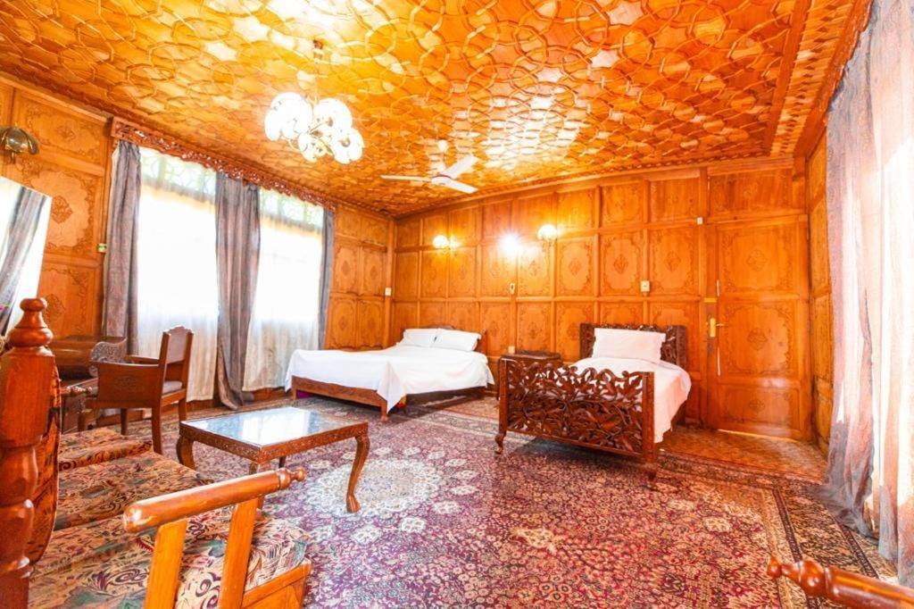 The Heritage Safina Group Of Houseboats Srinagar  Exterior photo
